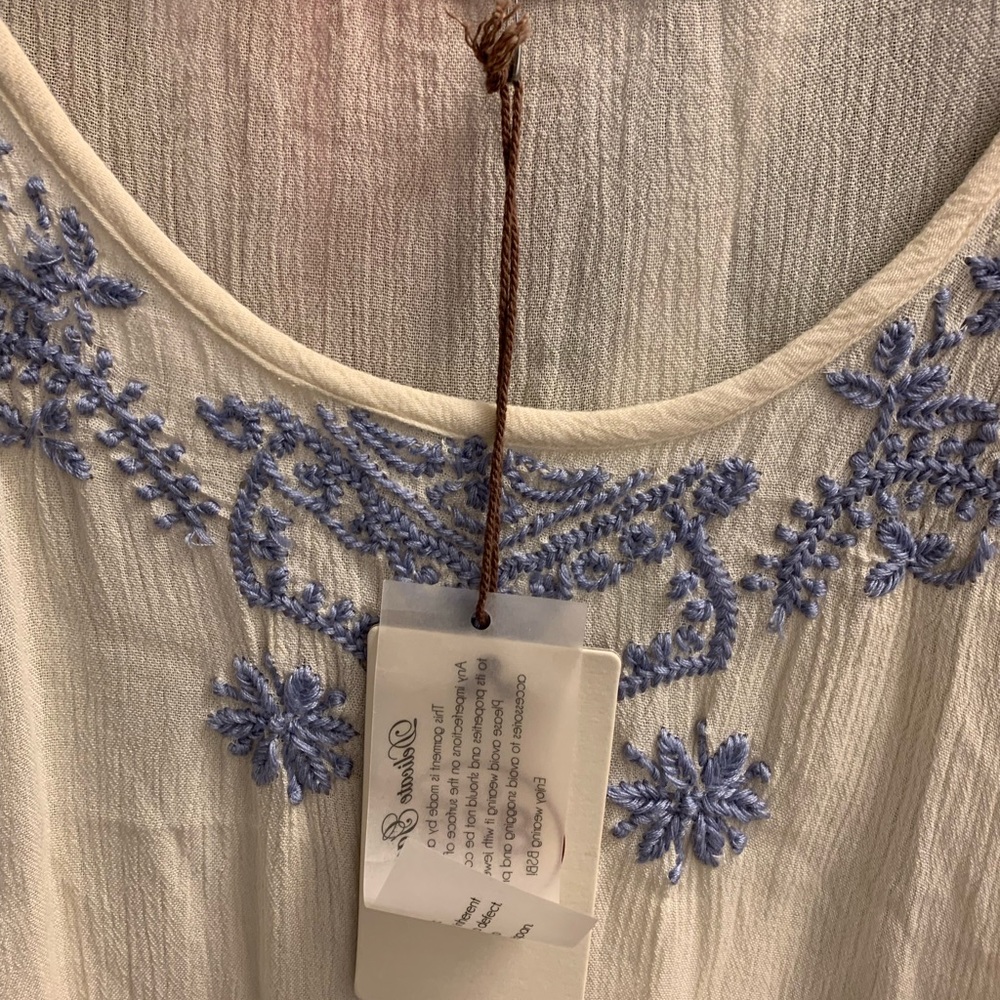 SOLD❤️❤️❤️🤍💙🤍NWT BSB, embroidered tassel trim gauzy tank, Medium🤍💙🤍